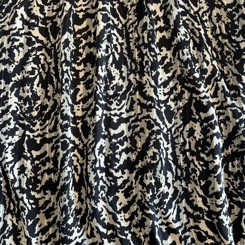 Tamara Black and White Print Bubble Blouse Size 1X - Picture 3 of 10